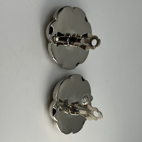 Silver plated Puffy Flower Clip earring set. - Picture 2 of 10